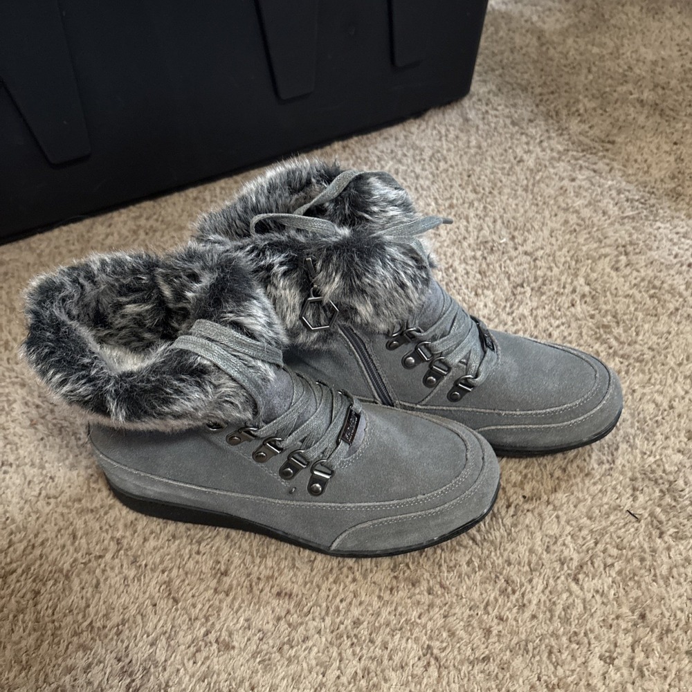 Khombu Francis Grey Winter Boots Women's 9 M Waterproof NIB